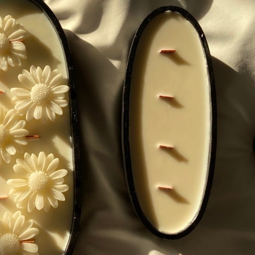 شمعة بيضاوية وسط