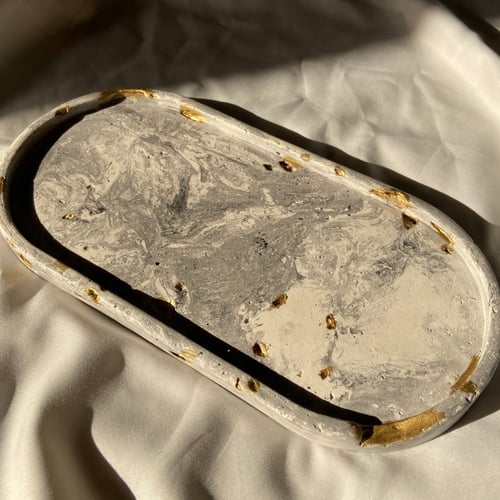 صحن بيضاوي كبير