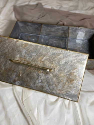 علبة ب غطاء مقاس كبير