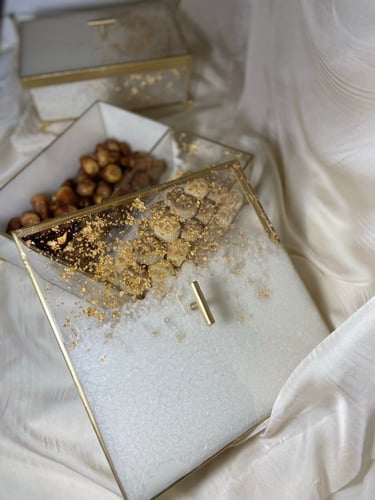 علبة ب غطاء مقاس كبير