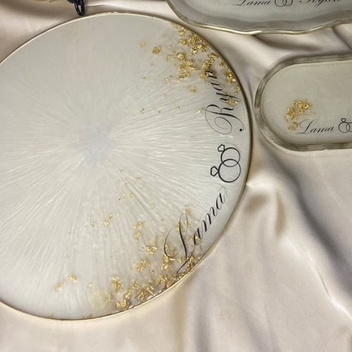 صحن دائري ب اسماء العرسان مقاس 26 سم