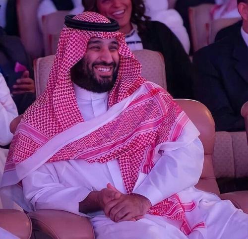 صورة تركب على الزجاج الأمامي أو الزجاج الخلفي