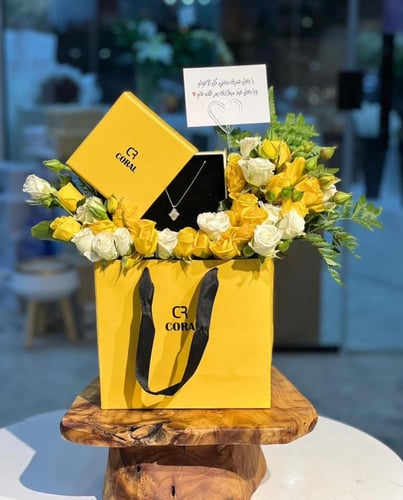 سلسال كورلا مع تنسيق الورد