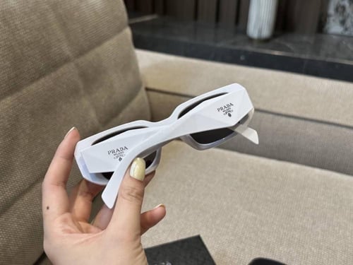 نظارات شمسية من برادا هاي كواليتي