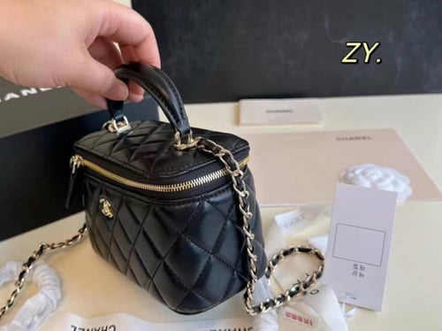 شنطة شانيل مع مسكة يد ماستر