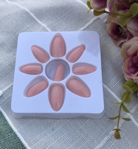 اظافر تركيب بالوان متعدده تستخدم اكثر من مره مع صم...