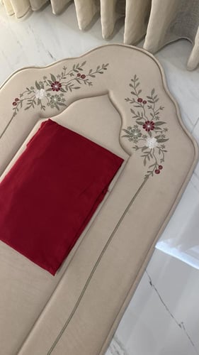 طقم زهرة الاقحوان الاحمر