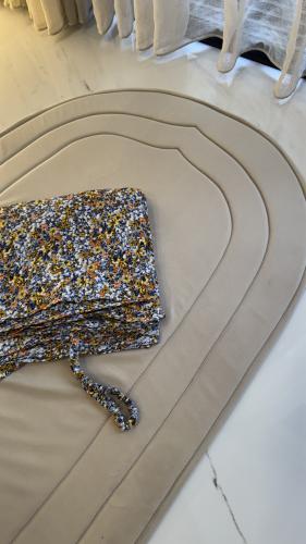 الطقم البيج