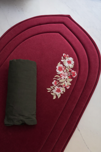 طقم زهرة اللوز البرغندي