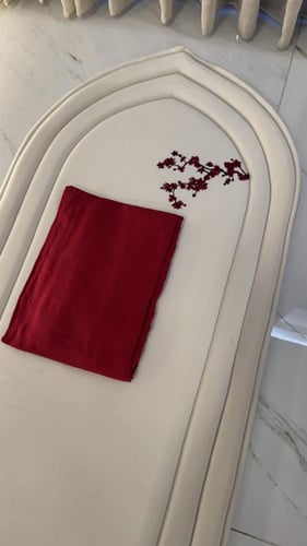 طقم زهرة الاوركيد الاحمر