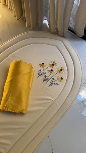 طقم البتلات الاصفر