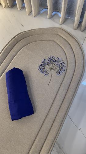 الطقم الهندباء الازرق