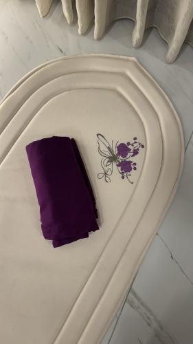 طقم الفراشة البنفسجي