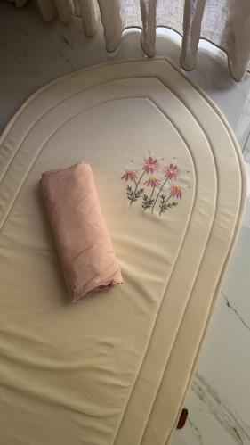 طقم البتلات الوردي للأطفال