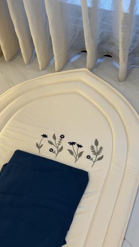 الطقم البتلات الكحلي