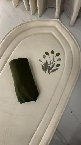 طقم الندى الزيتي