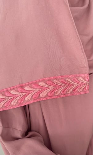 جلال صلاة مطرز وردي