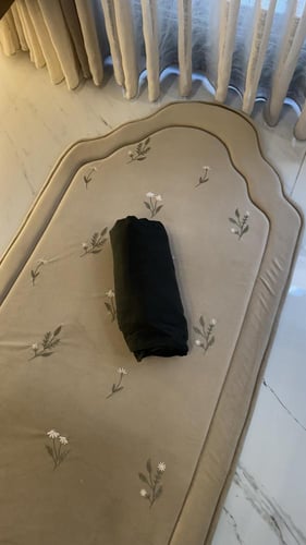 طقم البتلات البيج المنثوره