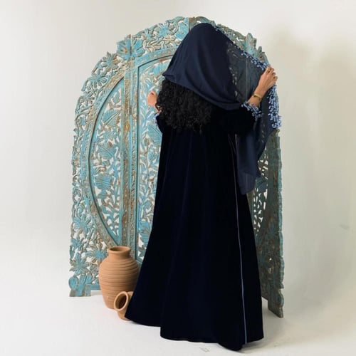 عباية بليزر باربي مع مخمل