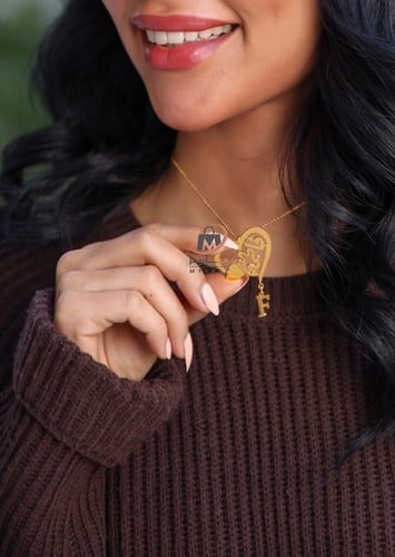 سلسال بالاسم شكل قلب مع اضافة حرف