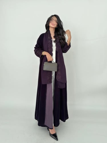 عباية مخمل مطرز يدوي