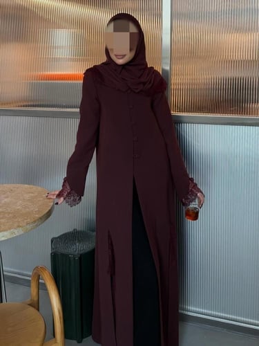 عباية جديد وانيقة مصنوعة من نسيج مكرر
