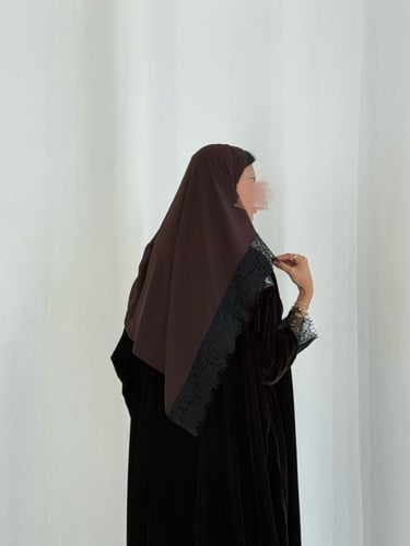 عباية مخمل بني مع دانتيل فرنسي