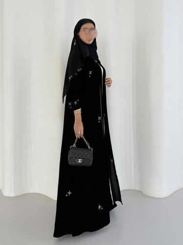 عباية مخمل مطرز