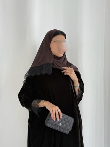 عباية مخمل بني مع دانتيل فرنسي