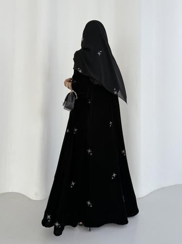 عباية مخمل مطرز