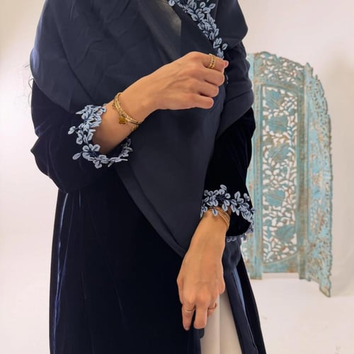 عباية بليزر باربي مع مخمل