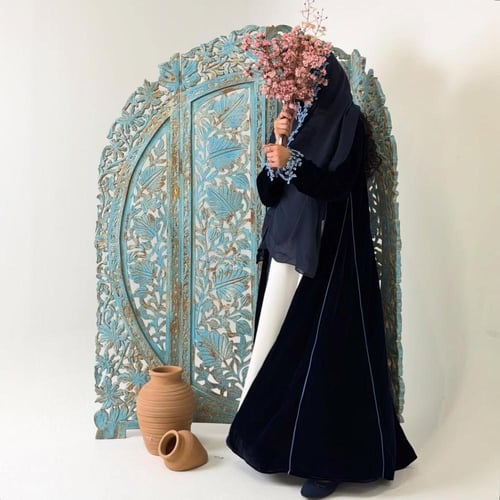 عباية بليزر باربي مع مخمل