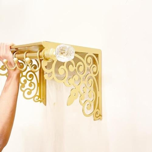 علاقة ملابس جدارية فخمة