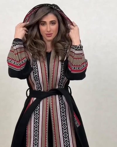 عباية شتوية سدو متوفره باللون الأسود والرمادي