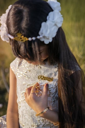 بروش بناتي بالاسم مع الؤلؤ