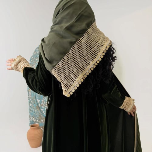 عباية مخمل الكم ماسك بكلفة ورد