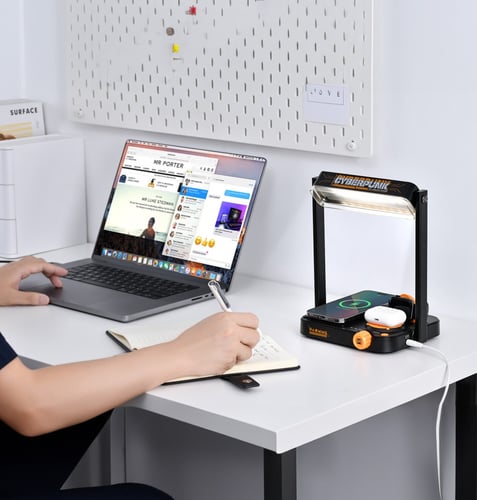 قاعدة شحن لاسلكي باضاءة سايبري B30