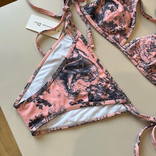 لباس سباحة ديور مكون من 3 قطع