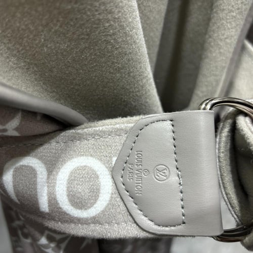 بالطول لويس فيتون دبل فيس