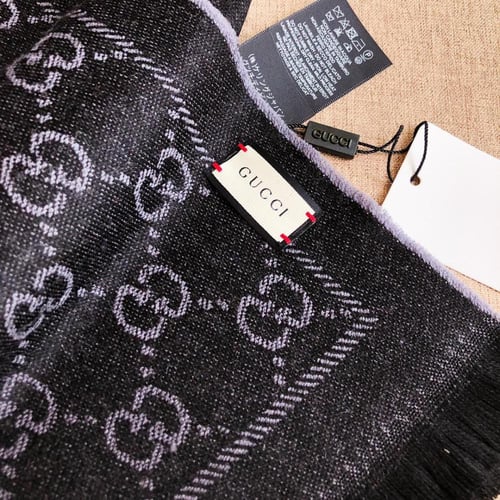 شالات قوتشي سكارف ماستر شامل الملحقات