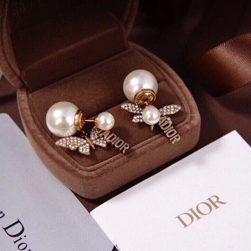 اقراط كريستيان ديور ماستر