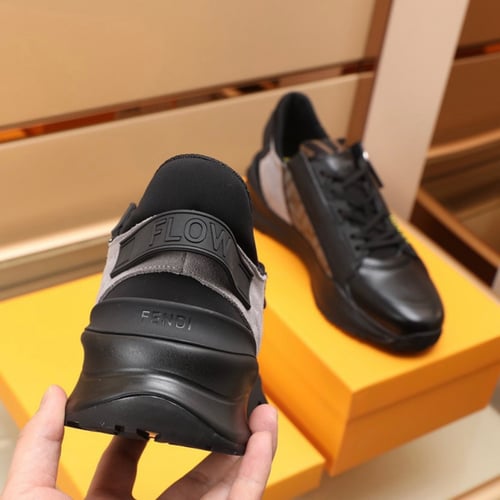 حذاء رجالي ماركة فندي ماستر شامل الملحقات