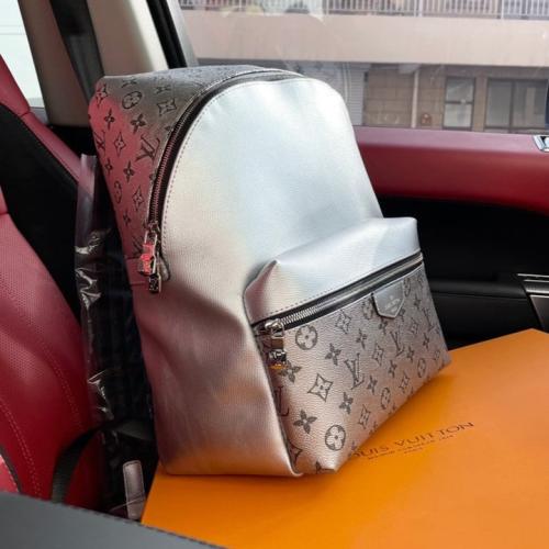 شنطة لويس فيتون ظهر باك باك حجم كبير