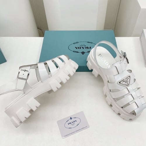 صندل برادا لونين ماستر مع العلبة