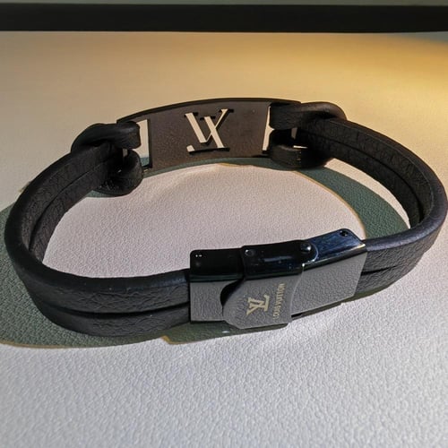 اسورة لويس فيتون ثلاث الوان شامل الملحقات