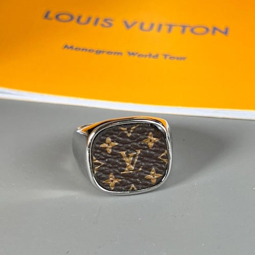 خاتم لويس فيتون ماستر شامل الملحقات