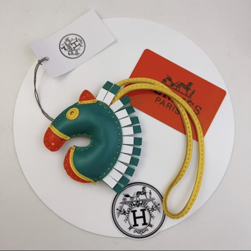 تعليقة ايرمز للشنطة ماستر عدة ألوان