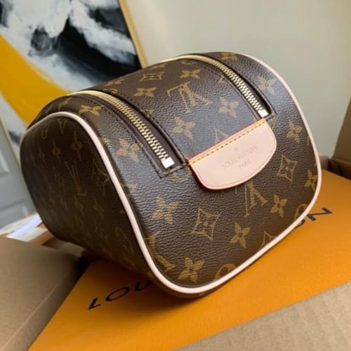 حقيبة يد من لويس فيتون تصلح للرجال والنساء