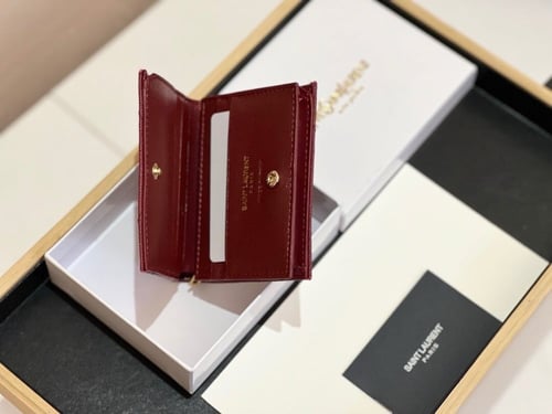 محفظة سان لوران