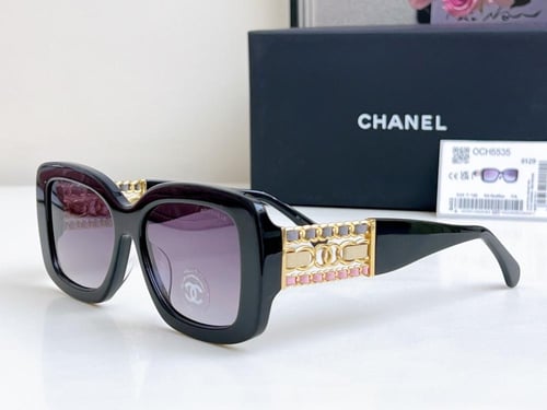 نظارات شانيل ماستر شامل ملحقات الماركة